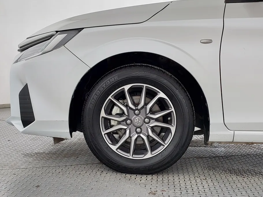 2024 Toyota Yaris  Y 