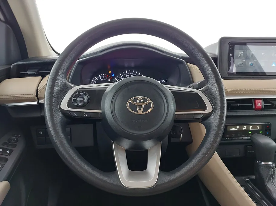 2024 Toyota Yaris  Y 