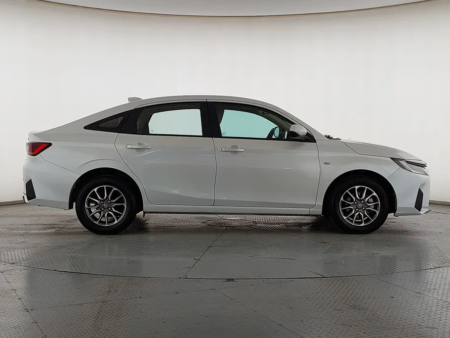 2024 Toyota Yaris  Y 