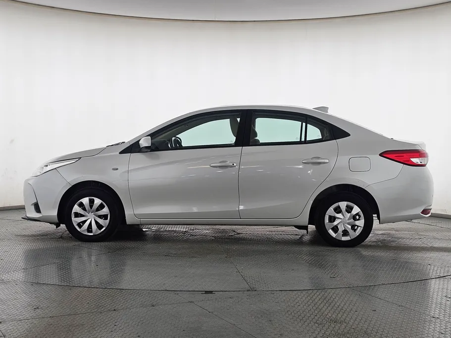 2022 Toyota Yaris  Y 