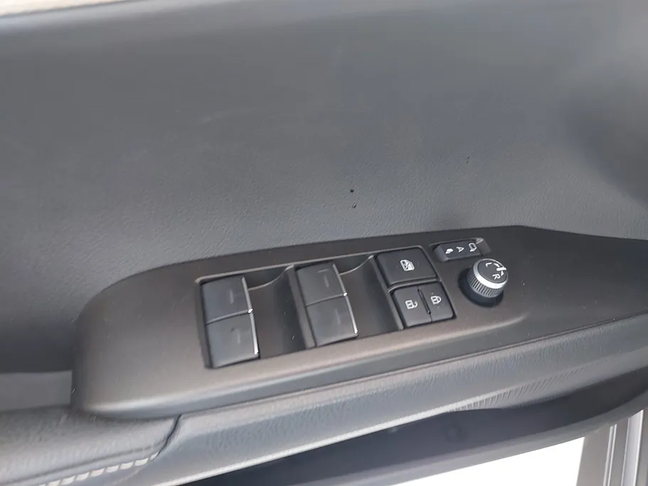 2025 Toyota Camry  LE HEV 