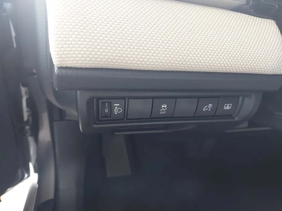 2025 Toyota Camry  LE HEV 
