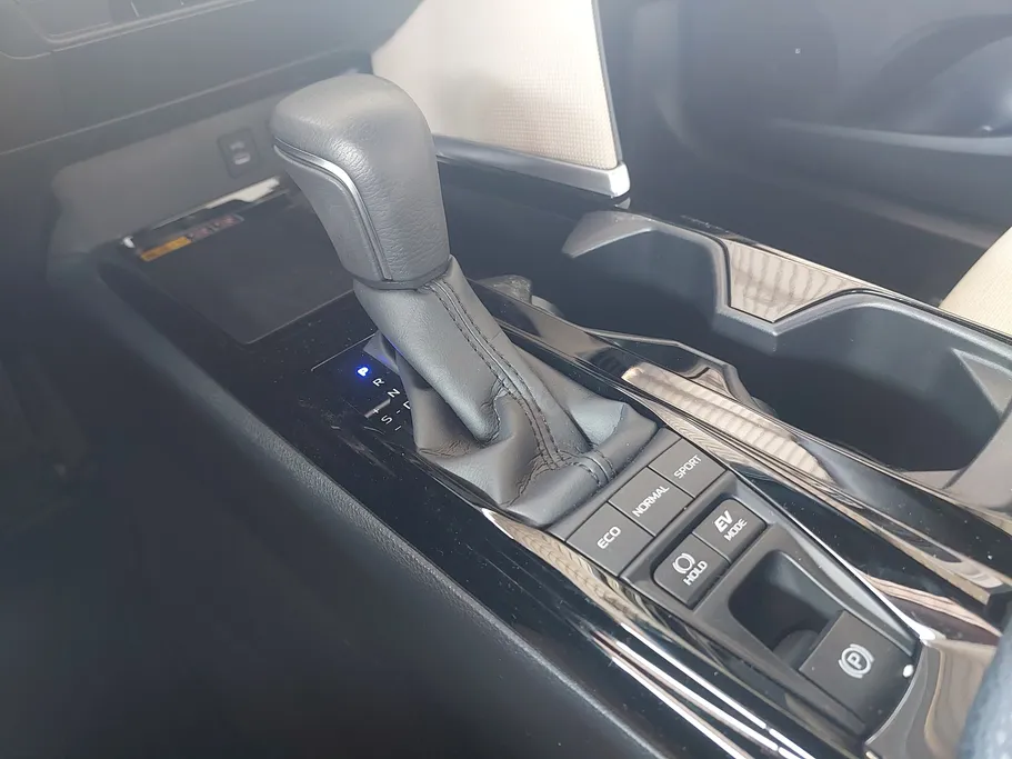 2025 Toyota Camry  LE HEV 