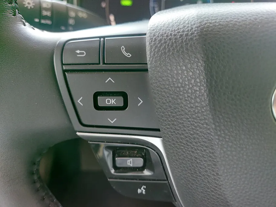 2025 Toyota Camry  LE HEV 