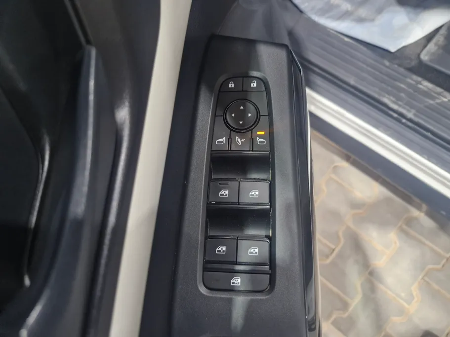 2023 Nissan Pathfinder S 
