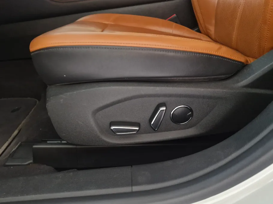 2022 Ford Taurus Titanium 