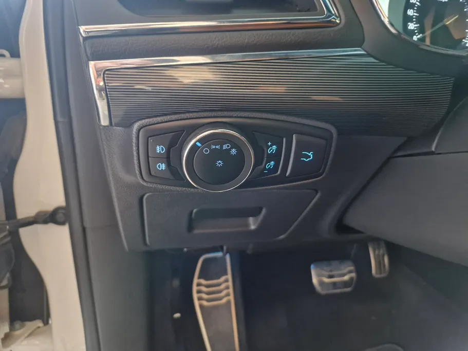 2022 Ford Taurus Titanium 