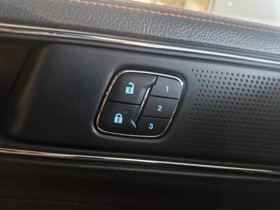 2022 Ford Taurus Titanium 