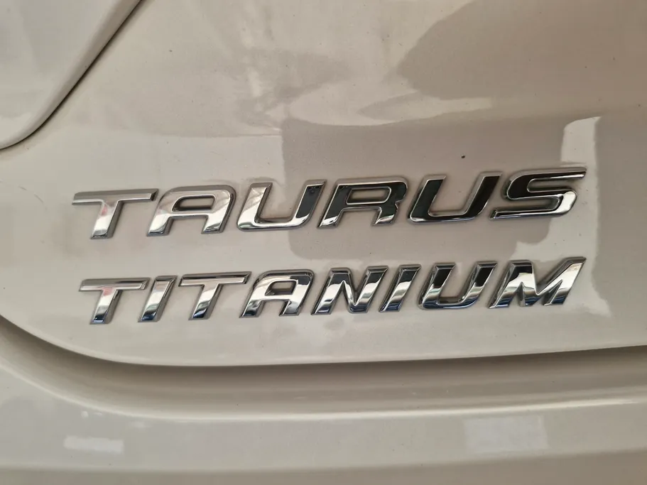 2022 Ford Taurus Titanium 