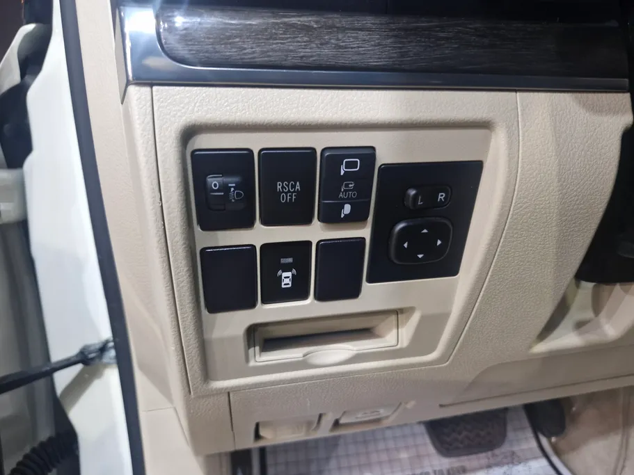 2021 Toyota Land Cruiser Grand Touring 