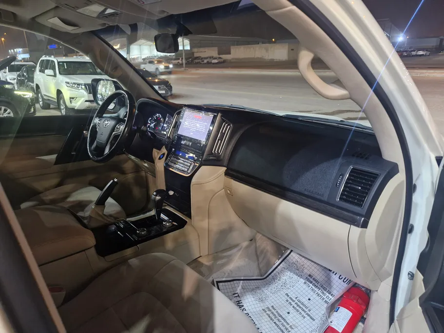 2021 Toyota Land Cruiser Grand Touring 