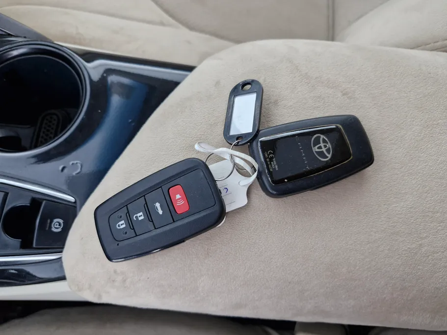 2019 Toyota Camry  GLE 