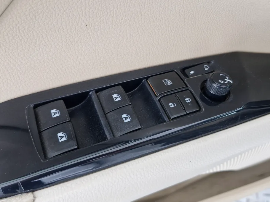 2019 Toyota Camry  GLE 