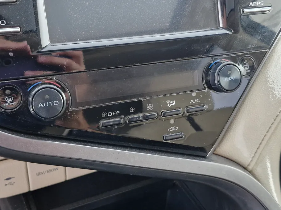 2019 Toyota Camry  GLE 