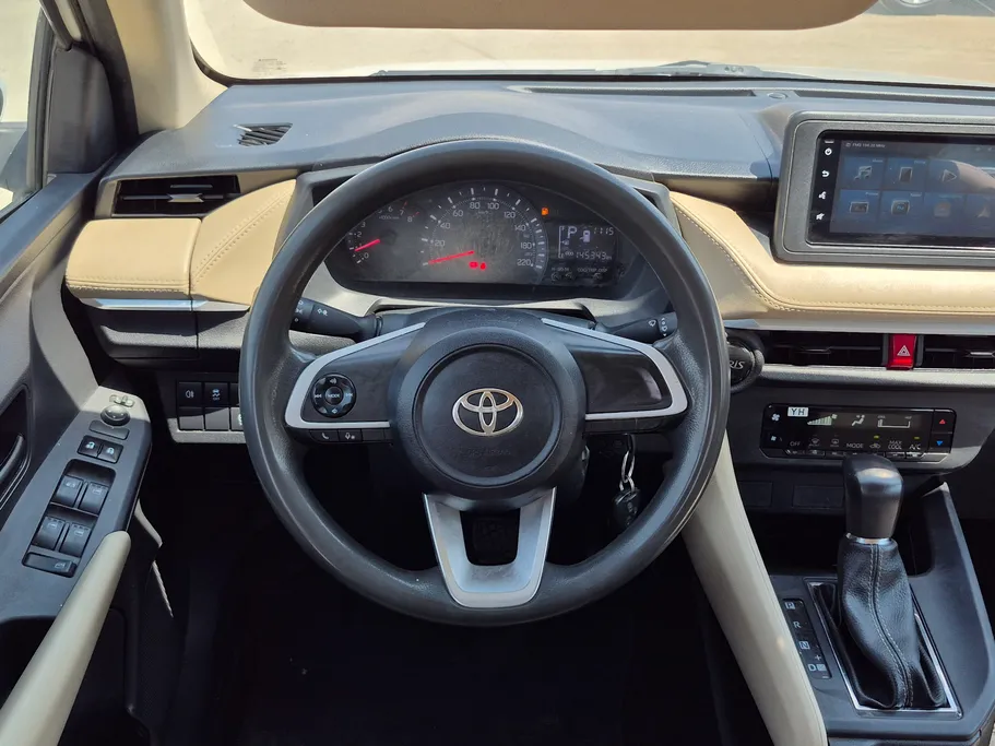 2023 Toyota Yaris  Y 