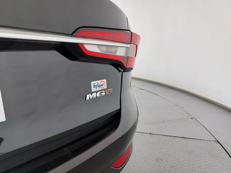 2022 MG 5 STD 