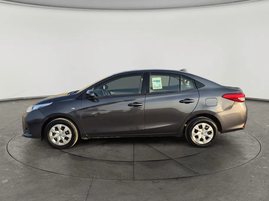 2022 Toyota Yaris  Y 
