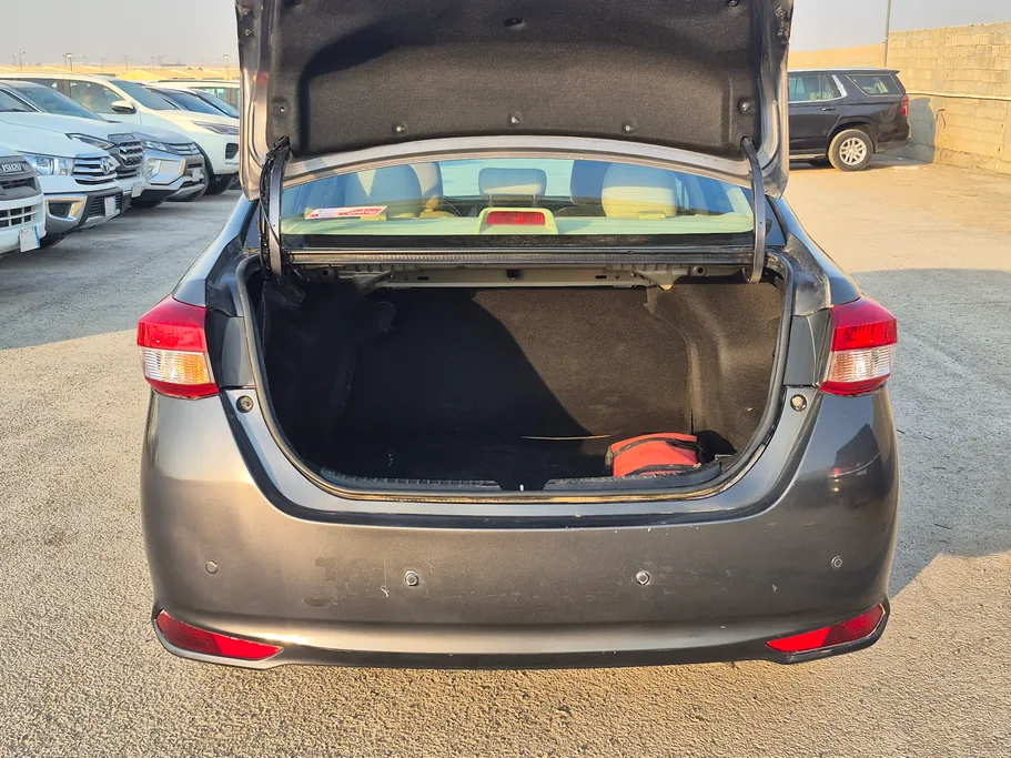 2022 Toyota Yaris  Y 