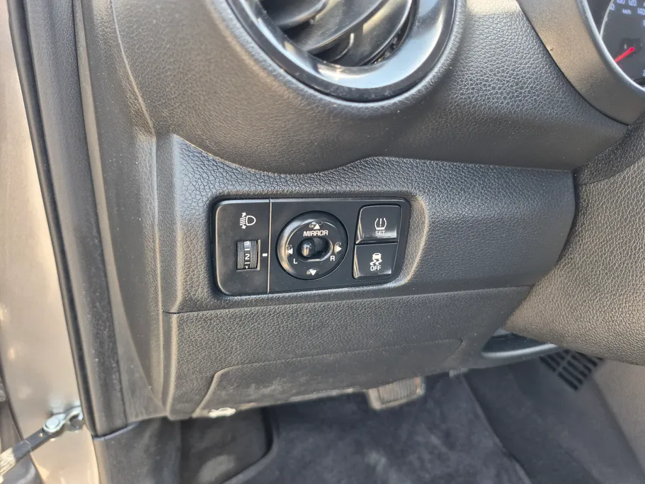 2022 Kia Pegas LX 