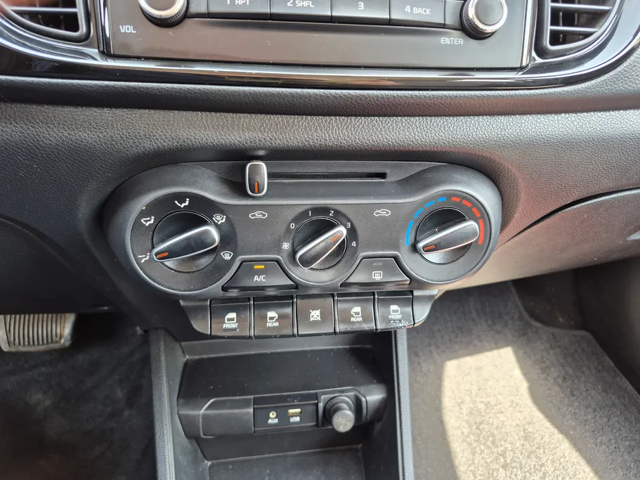 2022 Kia Pegas LX 
