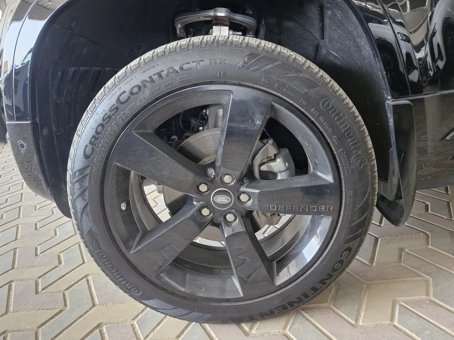 لاند روفر ديفندر P300 S 2025 