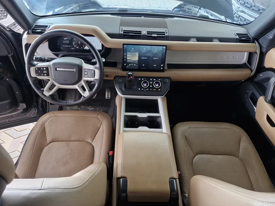 لاند روفر ديفندر P300 S 2025 