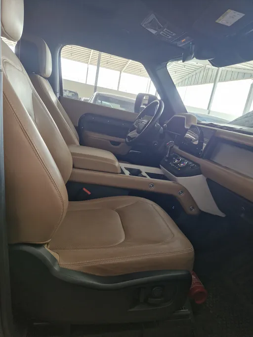 لاند روفر ديفندر P300 S 2025 