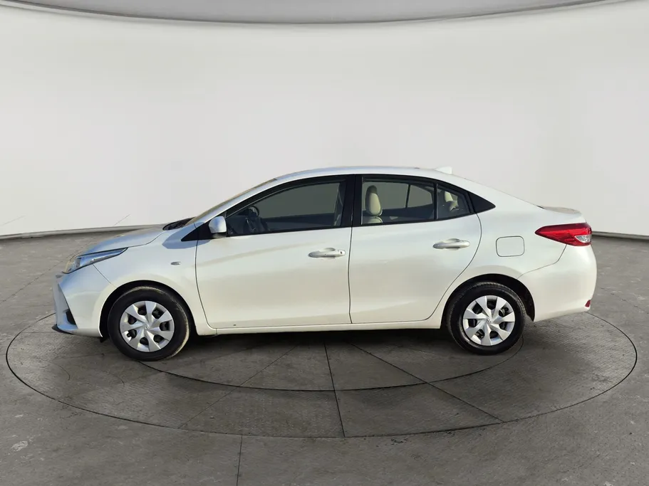 2022 Toyota Yaris  Y 