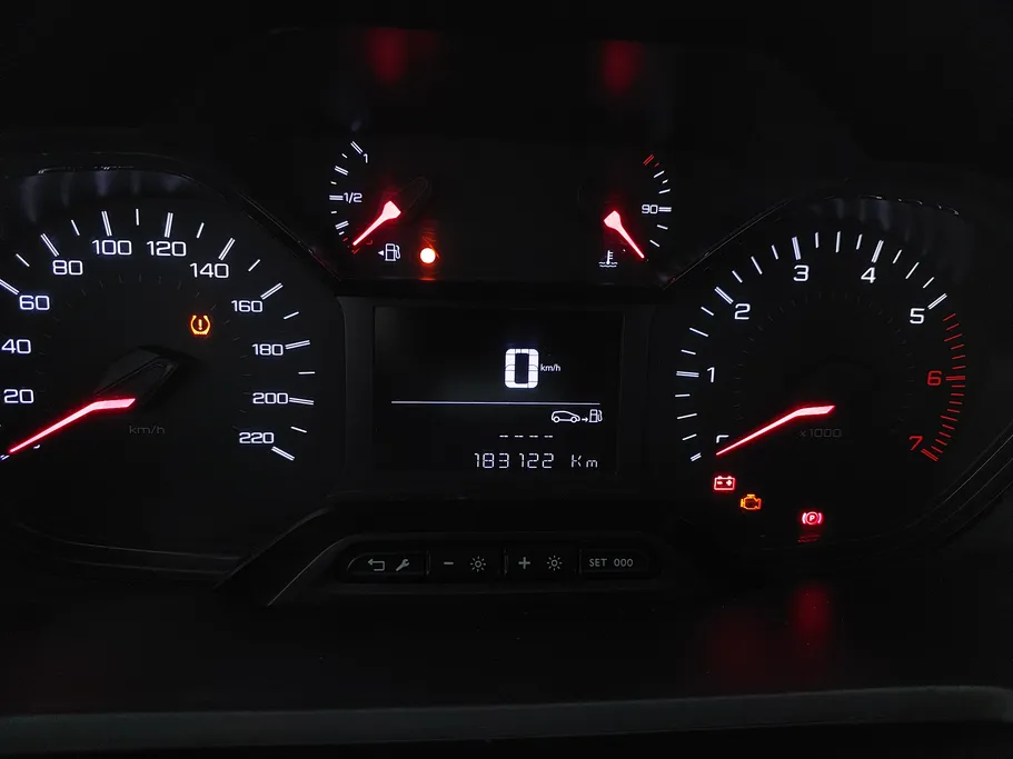 2021 Peugeot Partner Short van 