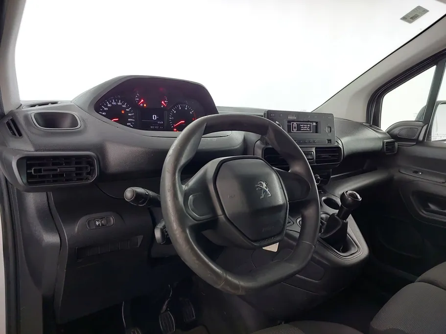 2021 Peugeot Partner Short van 