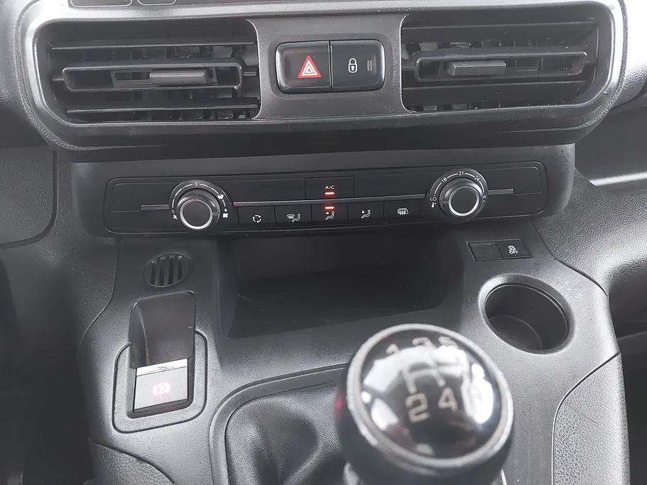 2021 Peugeot Partner Short van 
