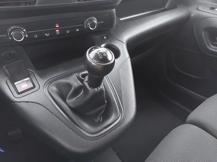2021 Peugeot Partner Short van 