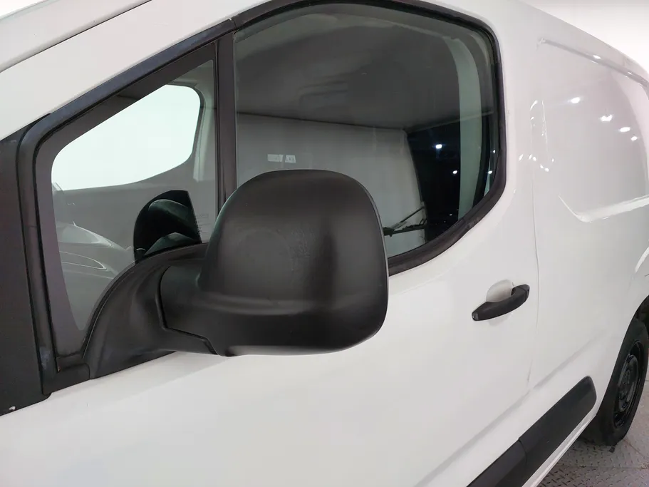 2021 Peugeot Partner Short van 