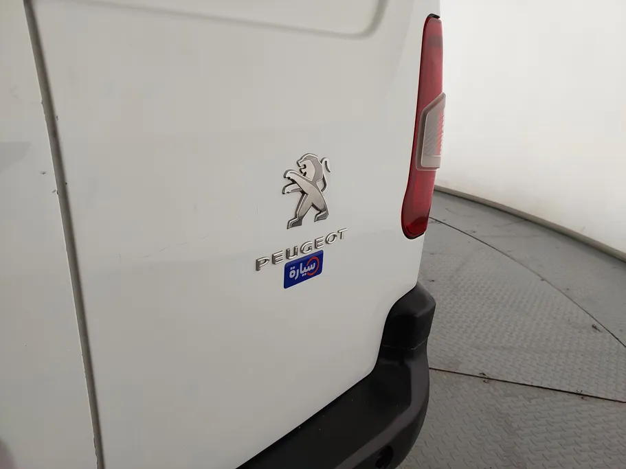 2021 Peugeot Partner Short van 