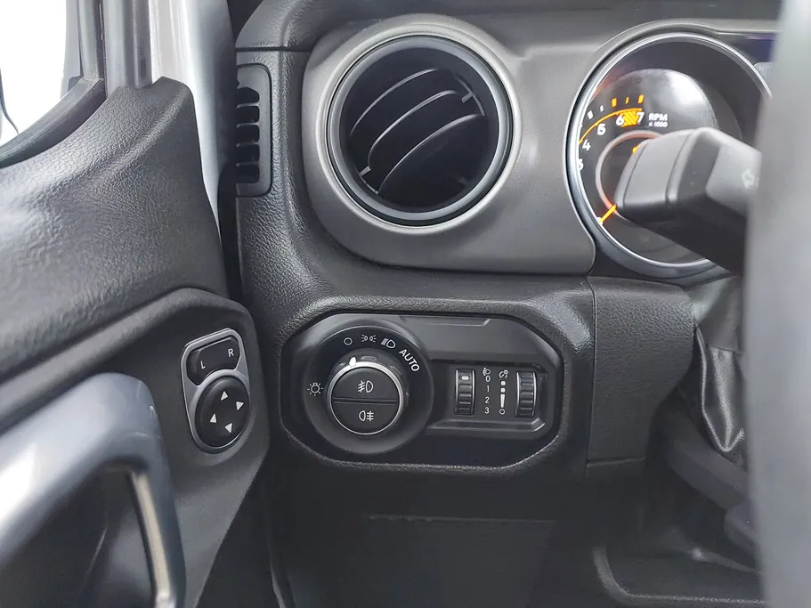 2023 جيب Wrangler سبورت 
