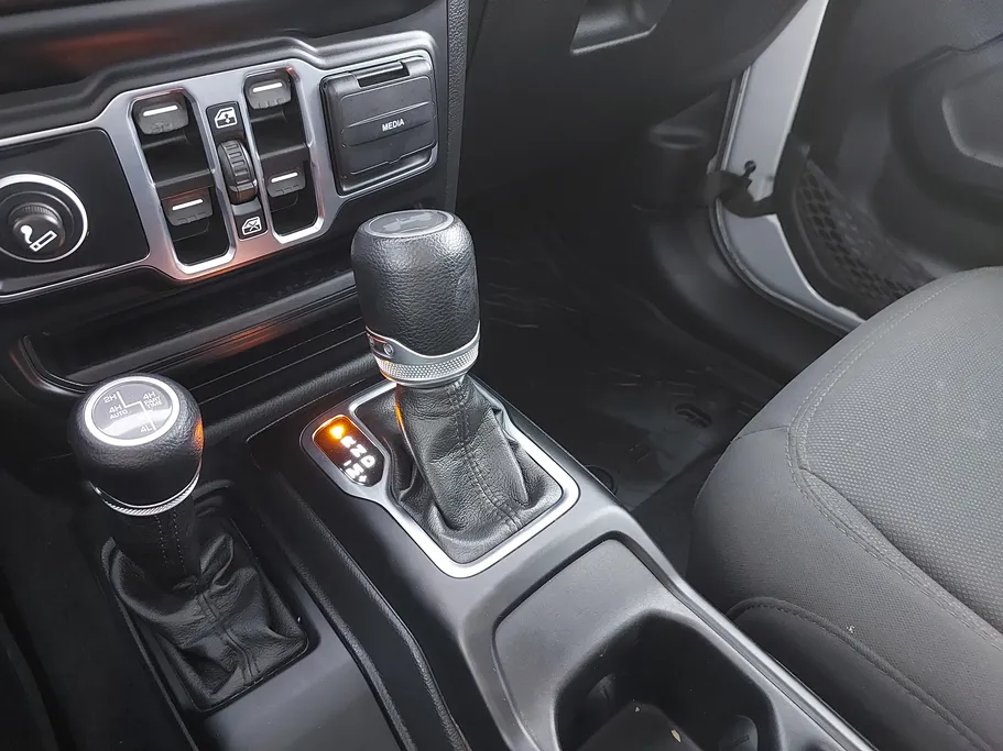 2023 جيب Wrangler سبورت 