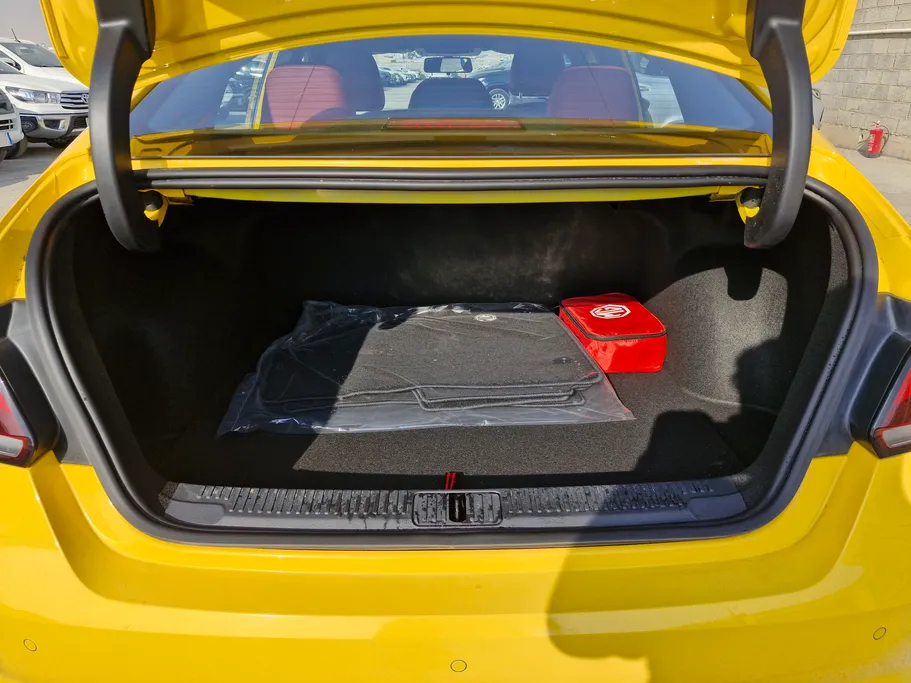 2024 MG GT COM 