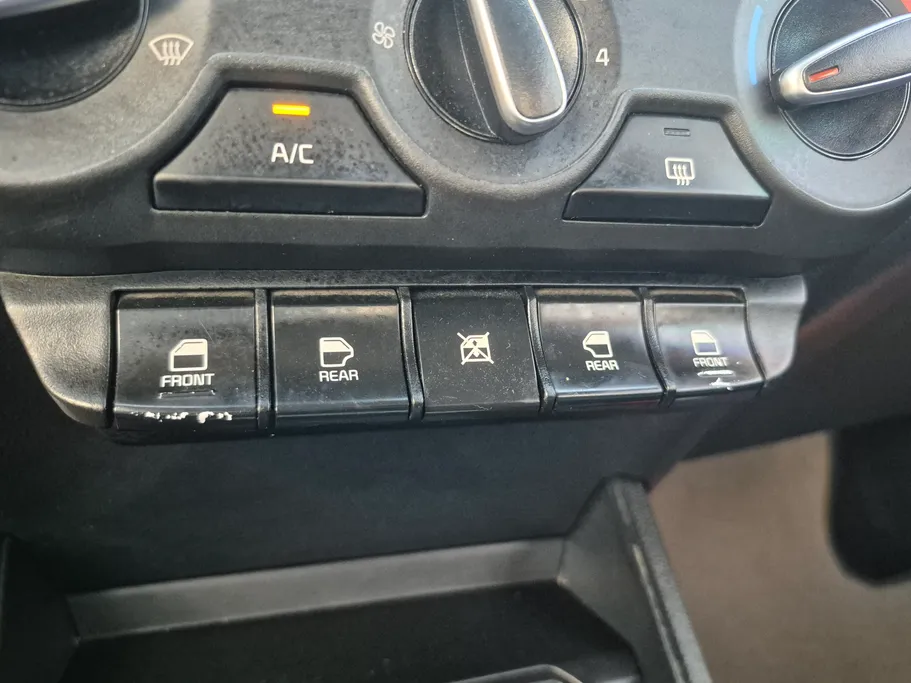 2022 Kia Pegas LX 