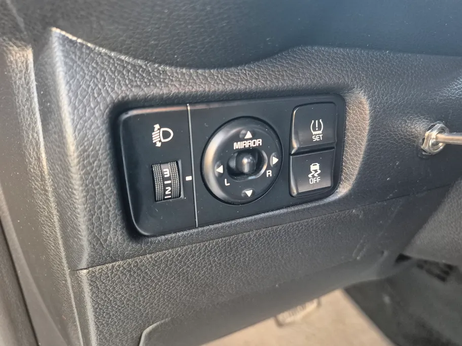 2022 Kia Pegas LX 