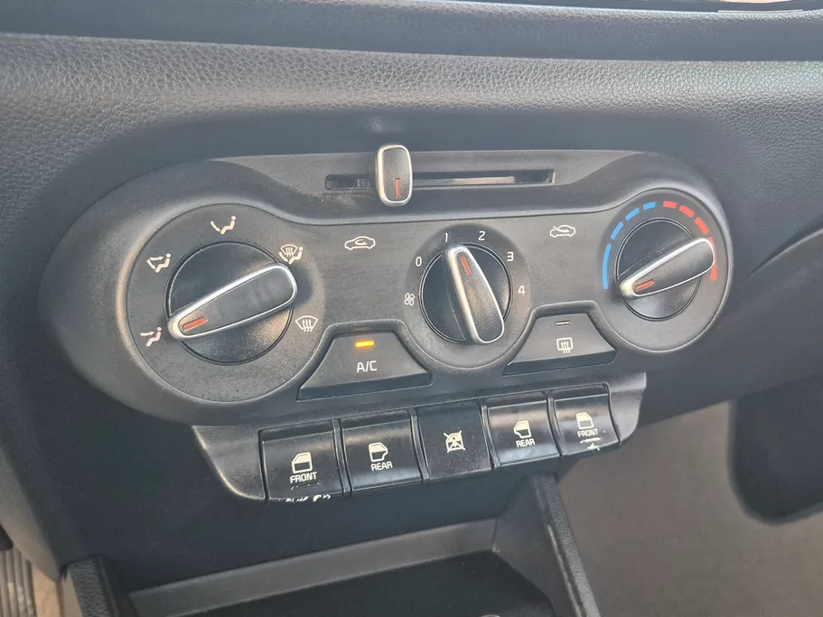 2022 Kia Pegas LX 