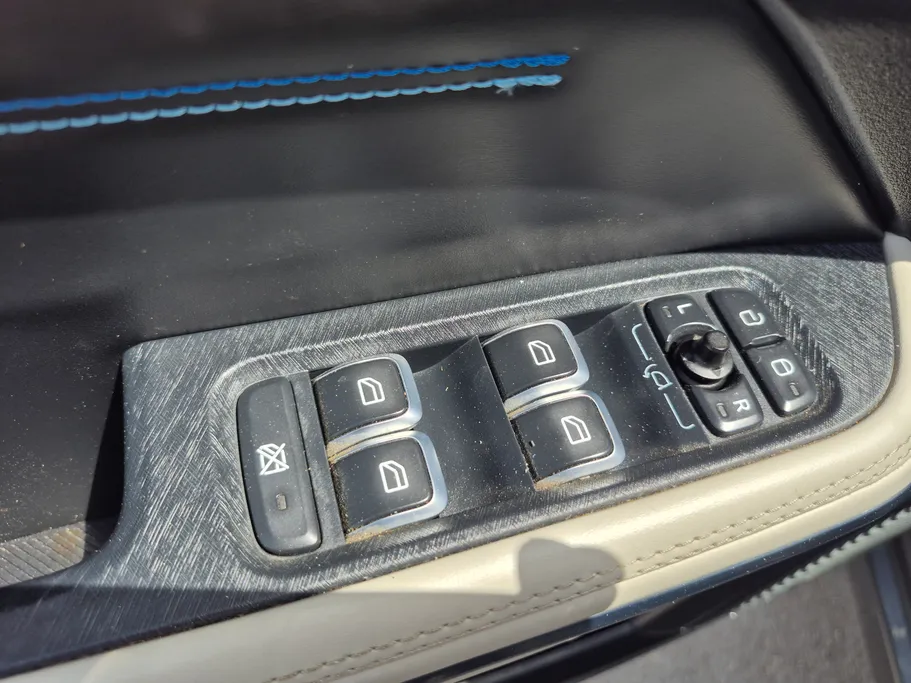 2023 Lynk and Co 01 Louder Pro 