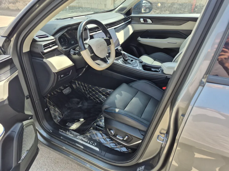 2023 Lynk and Co 01 Louder Pro 