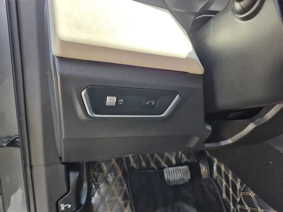 2023 Lynk and Co 01 Louder Pro 