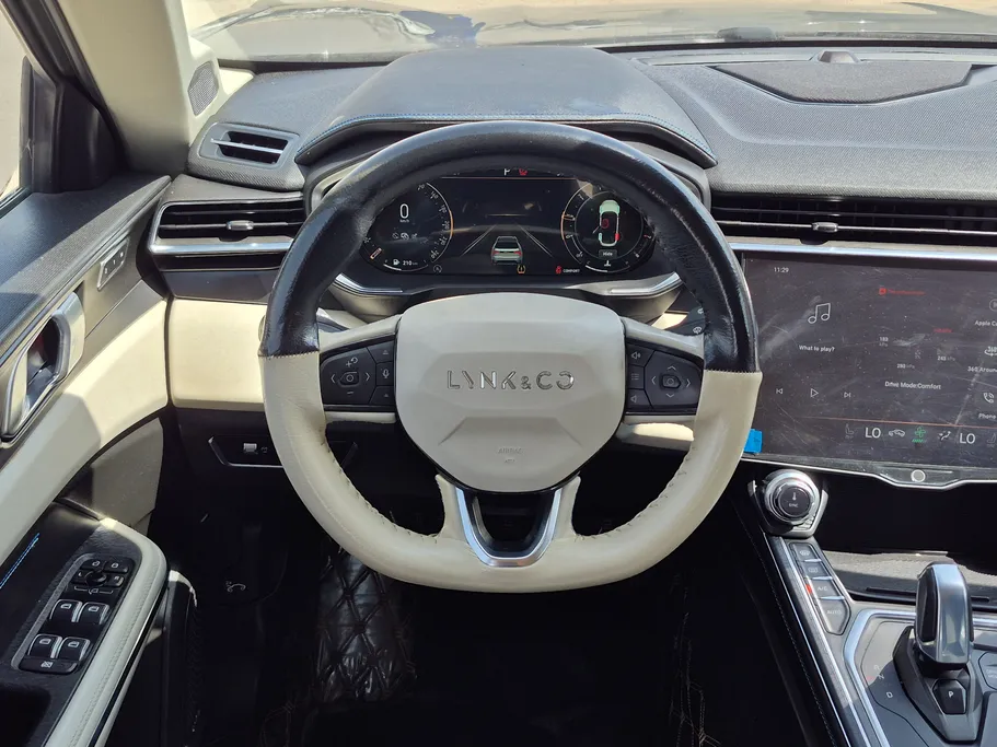 2023 Lynk and Co 01 Louder Pro 