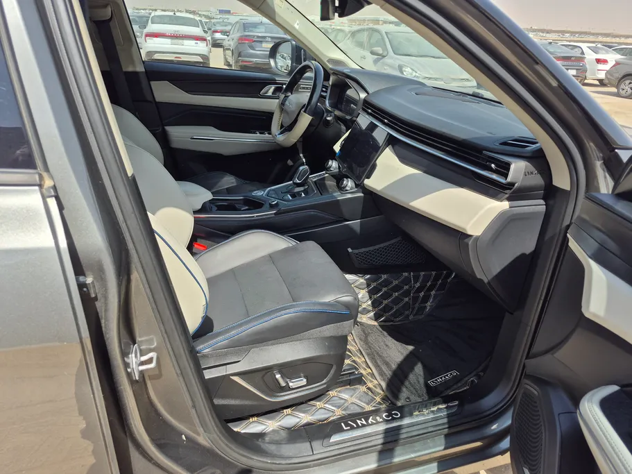 2023 Lynk and Co 01 Louder Pro 