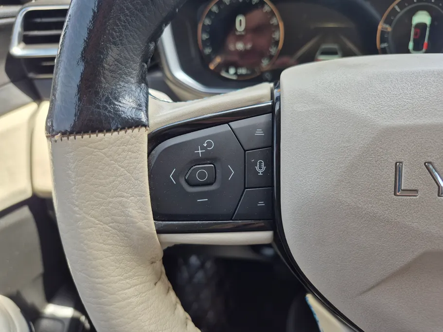 2023 Lynk and Co 01 Louder Pro 