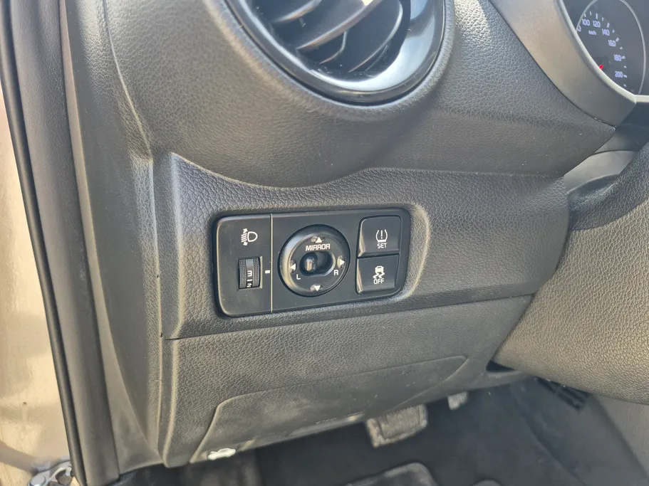2022 Kia Pegas LX 