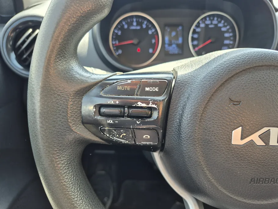 2022 Kia Pegas LX 