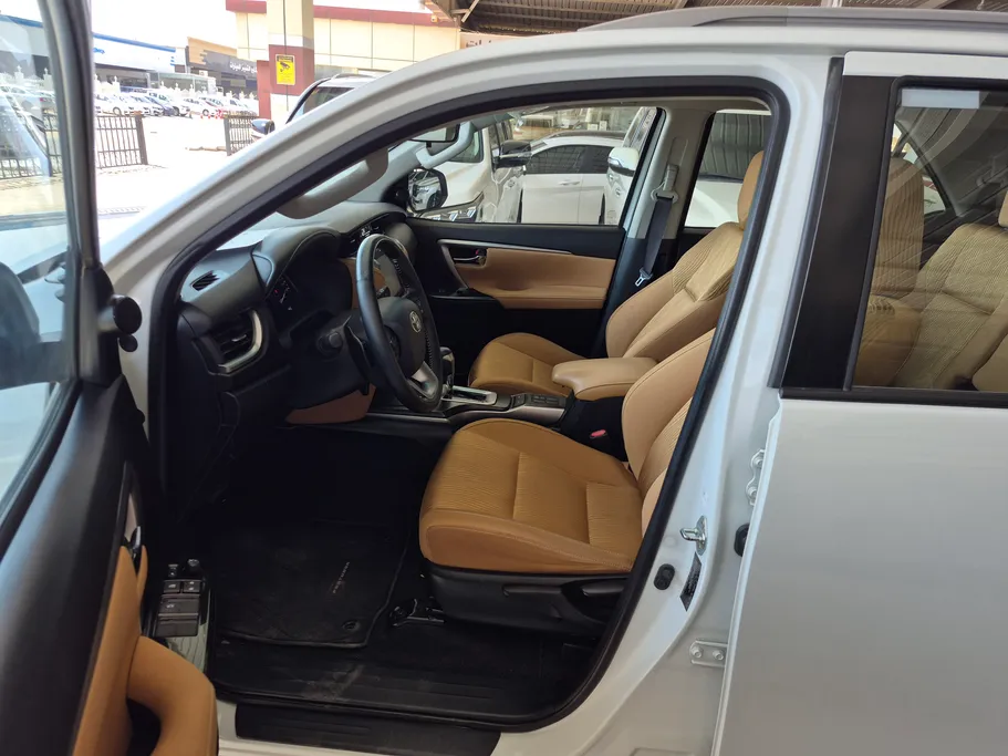 2023 Toyota Fortuner VX 
