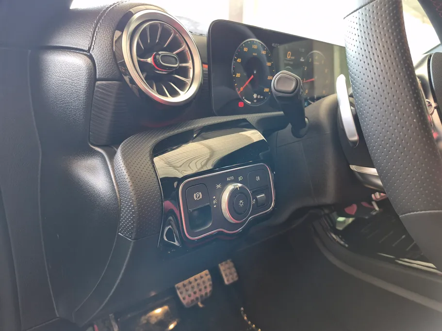 2023 Mercedes CLA 200 